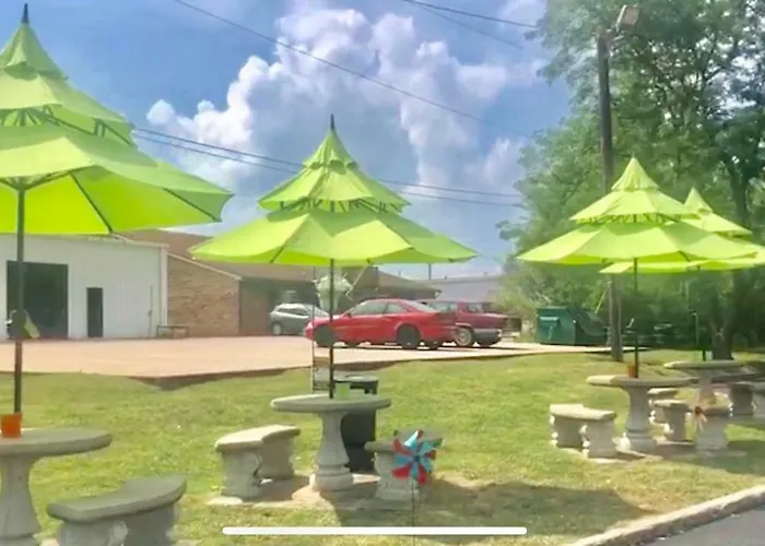 Super 8 By Wyndham Radcliff Ft. Knox Area