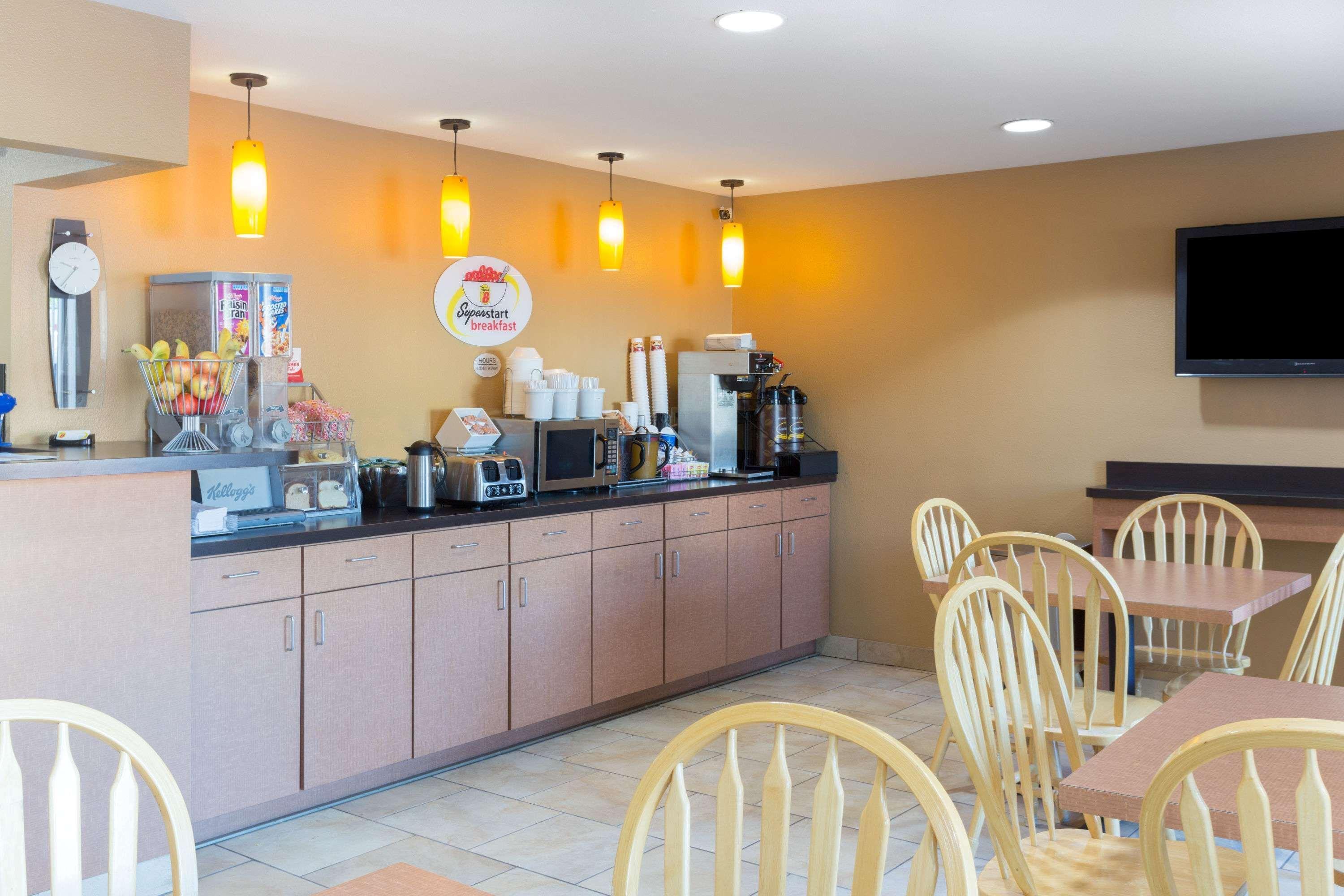 Super 8 By Wyndham Ft. Knox Area Hotel