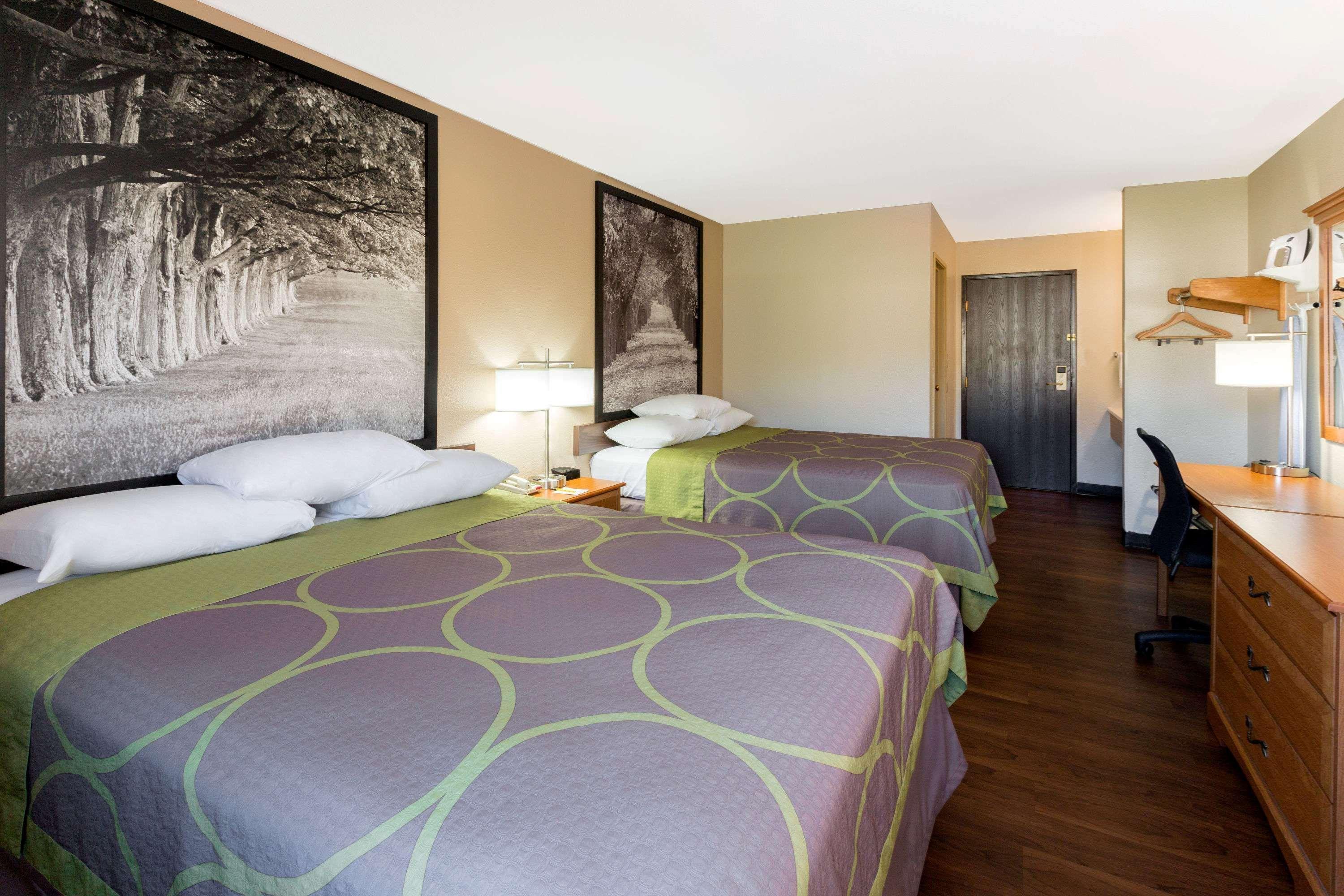 Super 8 By Wyndham Ft. Knox Area Hotel