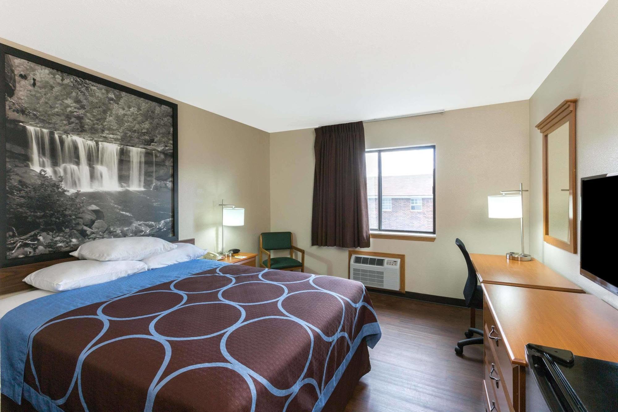 Super 8 By Wyndham Ft. Knox Area Hotel *